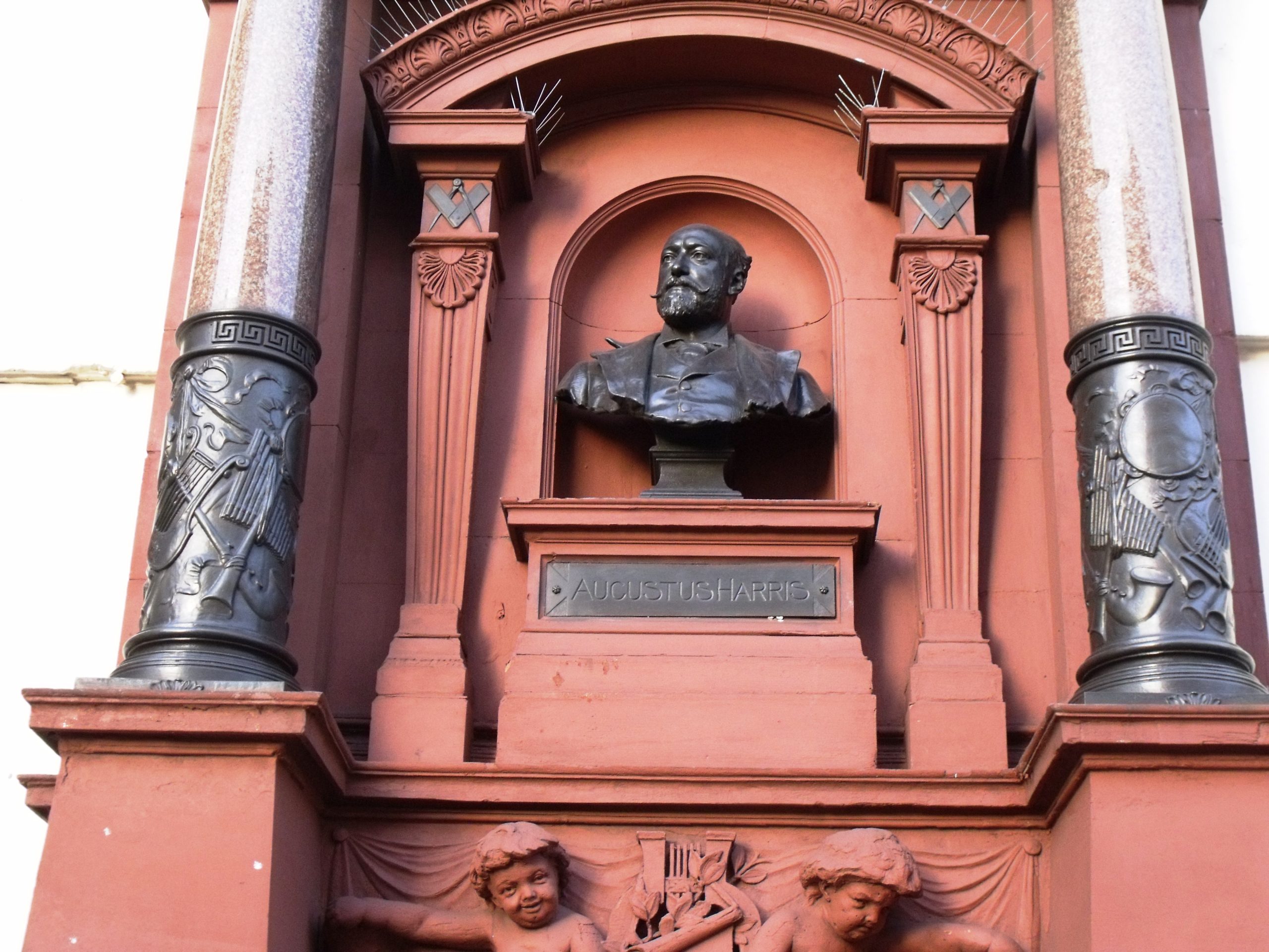 Drinking fountain, Royal Drury Lane theatre